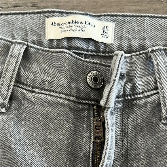 Abercrombie & Fitch Gray Ankle Straight Ultra High Rise Jeans size 28/6s Womens - Picture 4 of 5